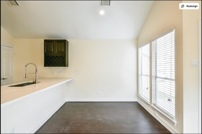 Building Photo - 6325 Southwood Ct N