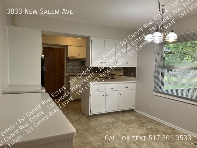 Building Photo - Great 3-BDR 2-BTH Ranch in Okemos
