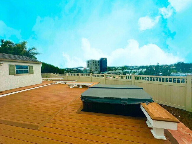 Building Photo - Huge Loma Portal House