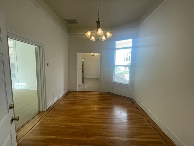 Foto del edificio - Experience Alamo Square Living at Its Fine...