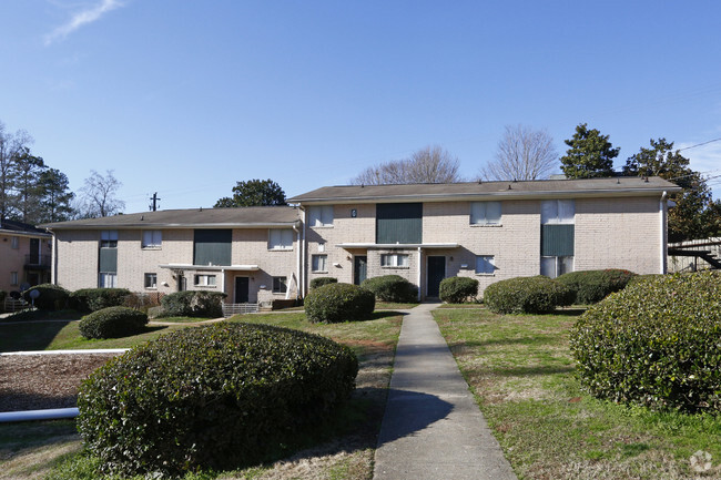 Building Photo - Highland Circle