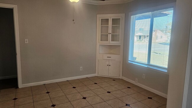 Foto del edificio - WOW!  Very Nice Updateds 3/1 Near Chestnut...