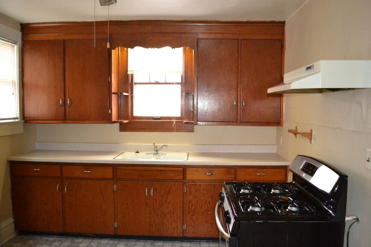 Primary Photo - 635-6355 Court St