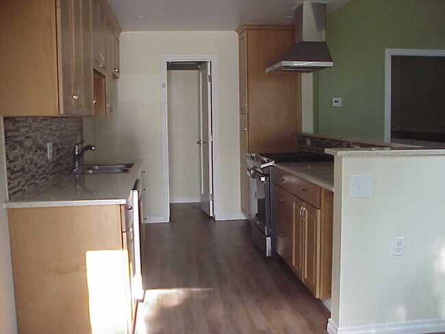 Foto del edificio - 10415 KIMBARK Ave