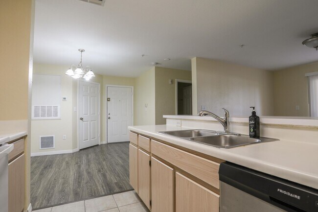 Foto del edificio - 5451 Vineland Rd