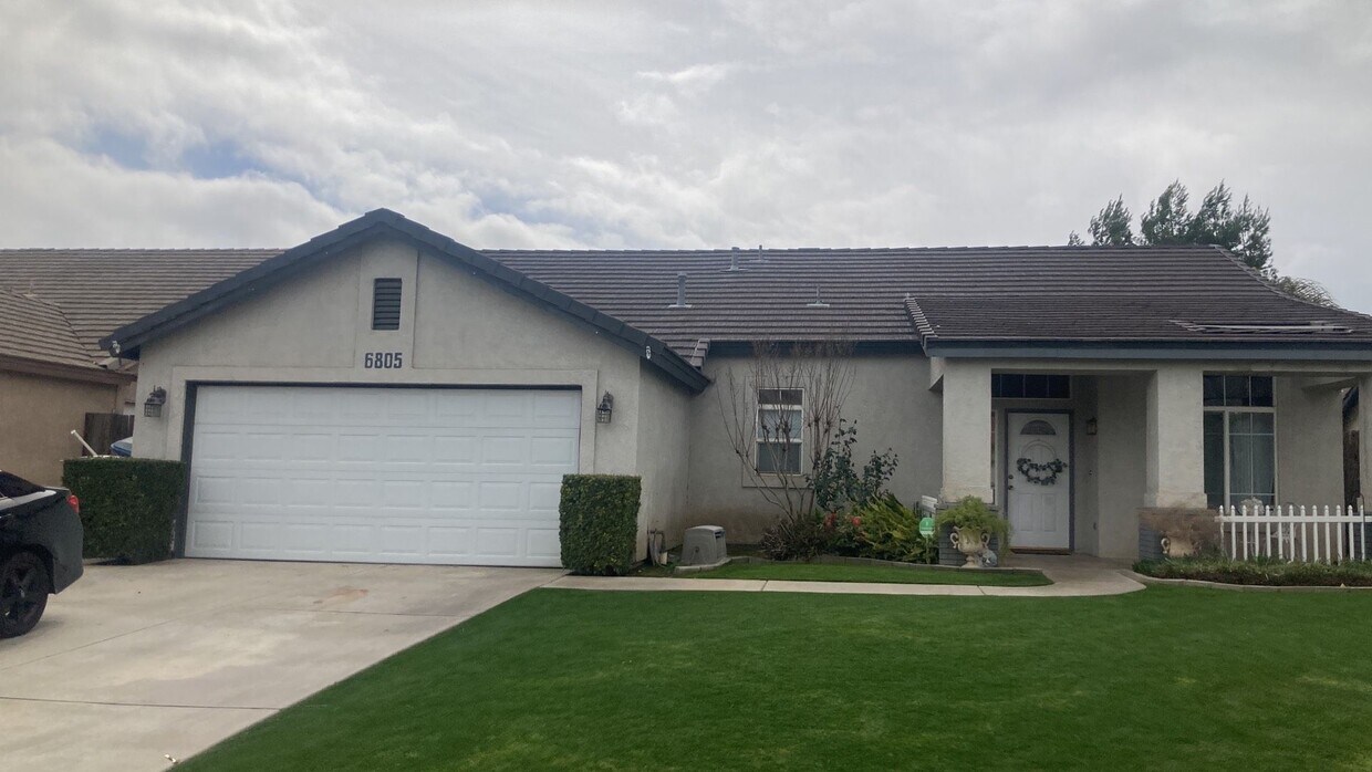 Foto principal - Coming Soon: 4-Bedroom with Pool in Southw...