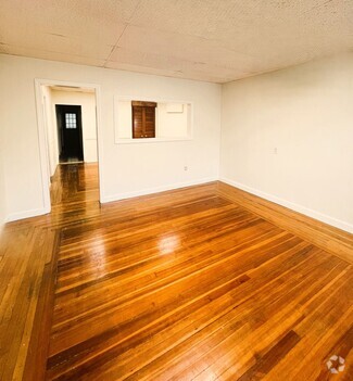 Building Photo - 648-648 Tyler St