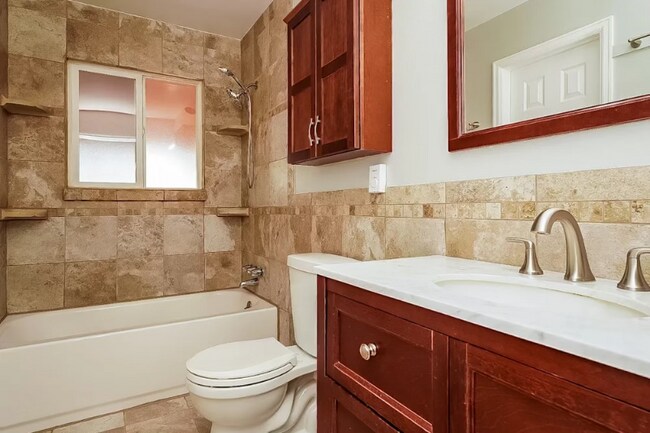 Foto del edificio - 9245 Garland St