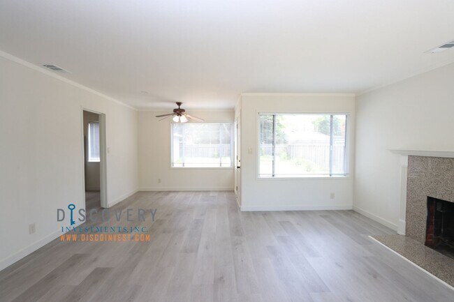 Building Photo - San Lorenzo Village Three Bedroom Bungalow