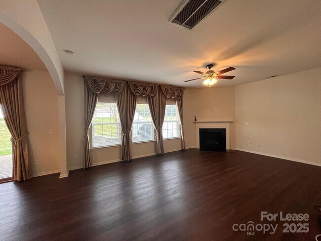 Foto del edificio - 14007 Highland Meadow Rd