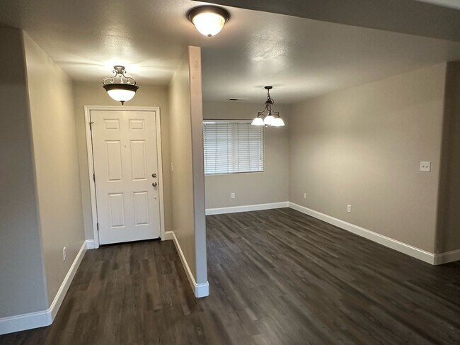 Foto del edificio - 2216 E Arlen Ave
