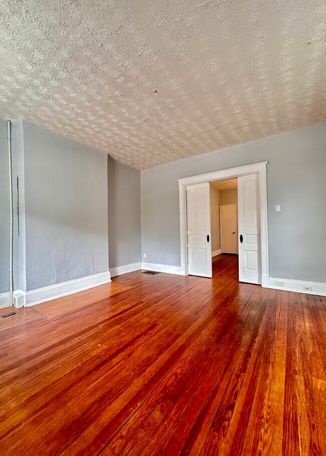 Foto del edificio - 410 E 17th St