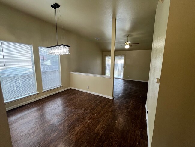 Building Photo - PRELEASING FOR FEBRUARY! 3 Bedroom 2 bath ...