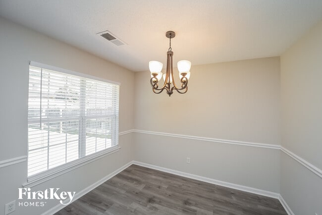 Building Photo - 6736 Einat Cove