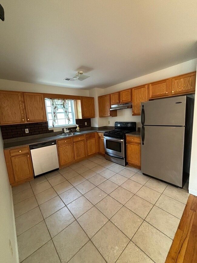 Building Photo - 28 Delavan Pl