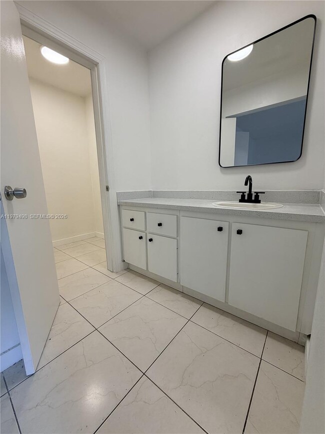 Foto del edificio - 1525 NW 19th Terrace