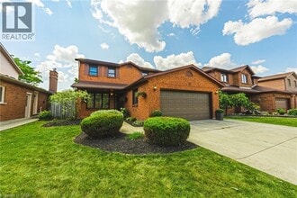 Building Photo - 39 Parkwood Crescent