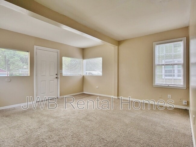 Building Photo - 8182 Lexington Dr