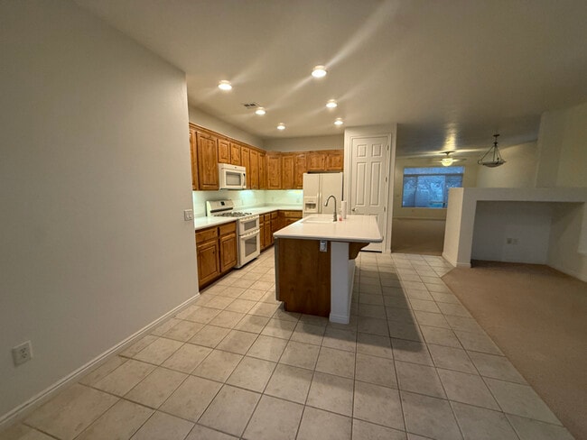 Building Photo - 3472 E Canyon Crest Ave