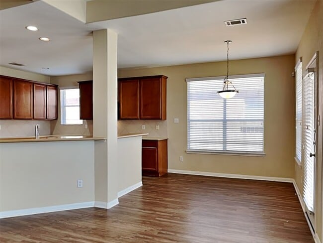 Building Photo - 2526 Deer Forest Dr