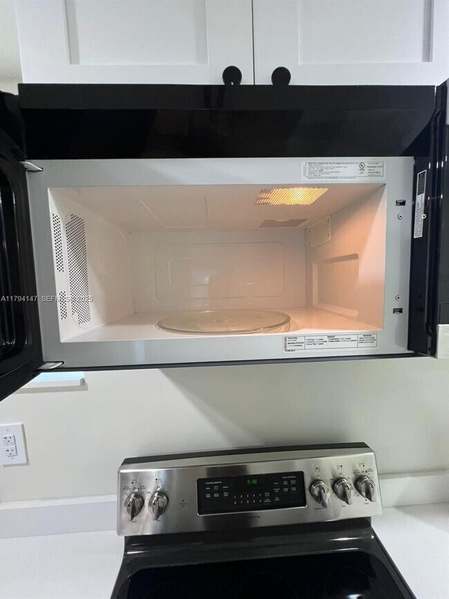 Foto del edificio - 1244 NW 32nd St