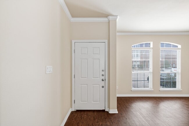 Foto del edificio - August 2026 Pre-Lease 4 bed Lakeridge - NO CARPET!
