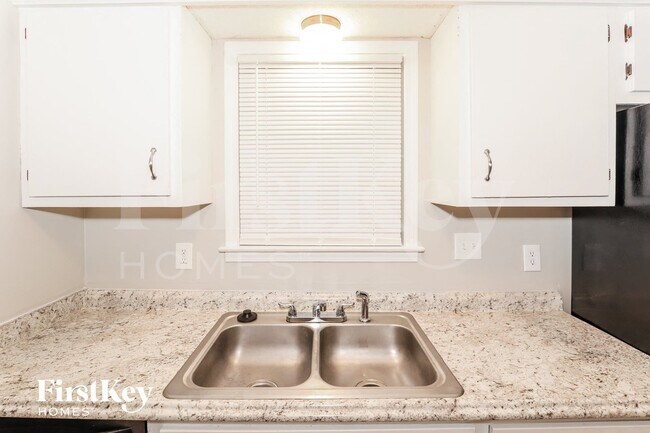 Foto del edificio - 6901 Aspenhill Dr