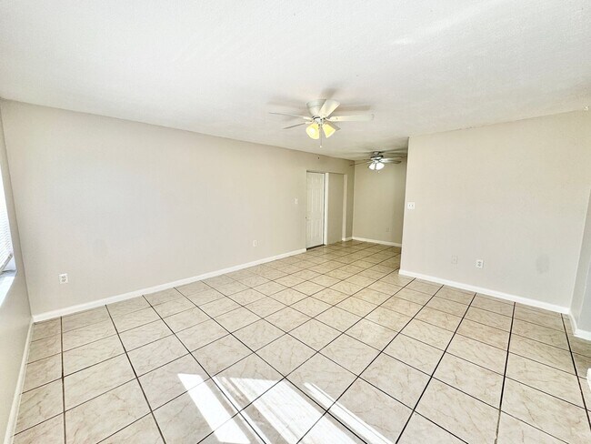 Foto del edificio - ** BONITA SPRINGS ** 2 BED / 1 BATH ** WEST OF 41 ** PET OK **