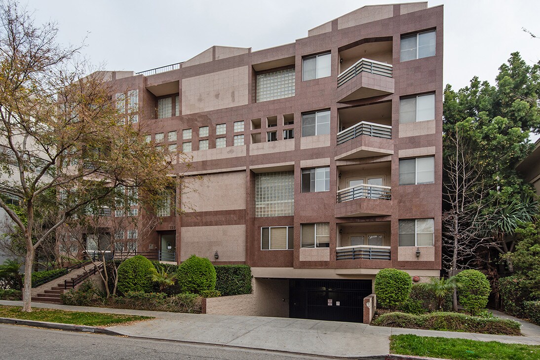 120 S Crescent Dr, Beverly Hills, CA 90212 Condo for Rent in Beverly