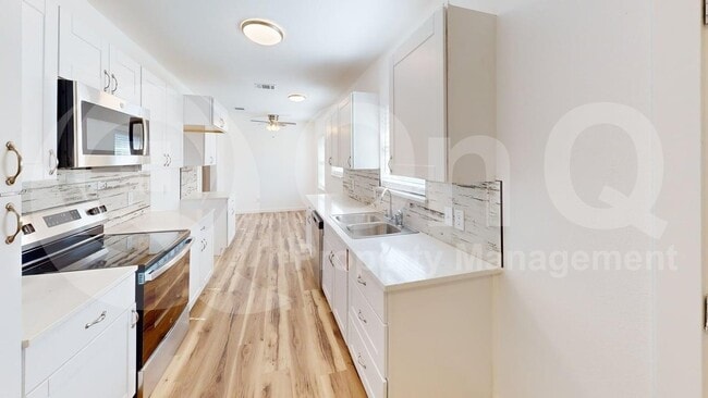 Building Photo - 1202 Valley View Dr