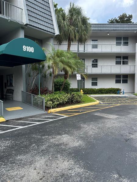 Building Photo - 9100 Lime Bay Blvd