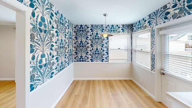 Foto del edificio - Completely Remodeled! - Three Bed Two Bath...