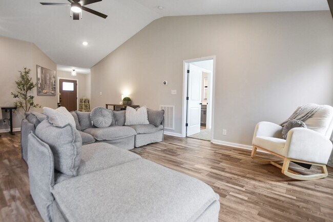 Foto del edificio - Pet Friendly Three Bedroom!