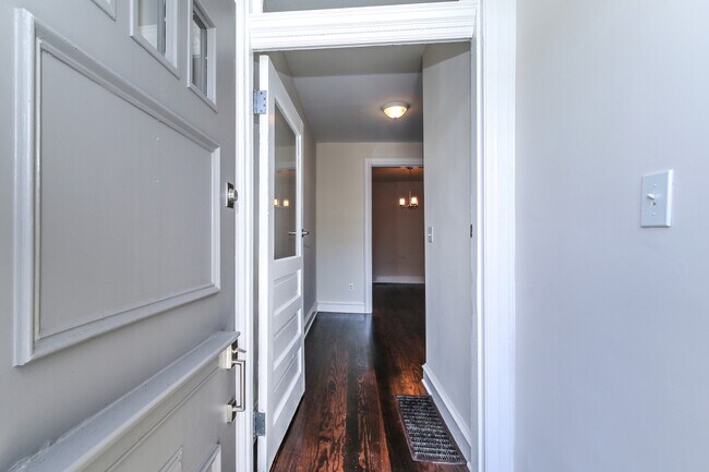 Foto del edificio - Renovated Columbia Heights 4BD Rowhome wit...