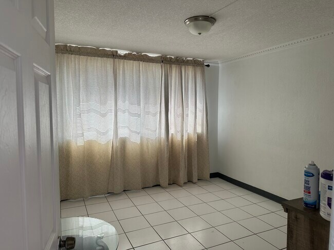 Building Photo - 200 SW 51st Pl