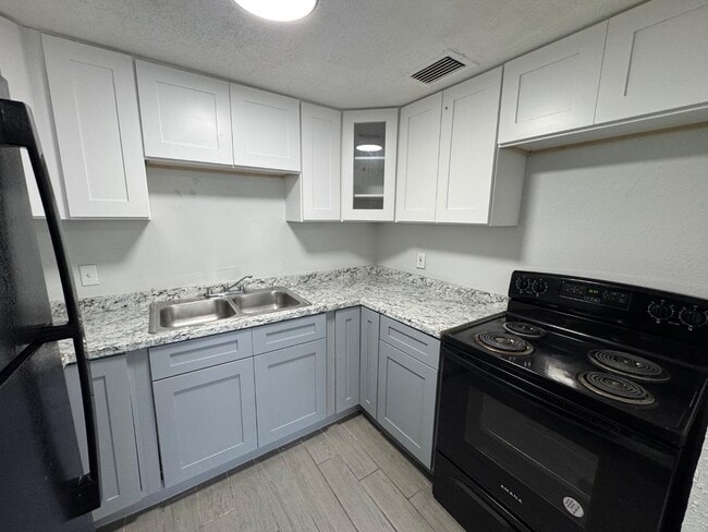 Photo - 13701 N 21st St Apartment