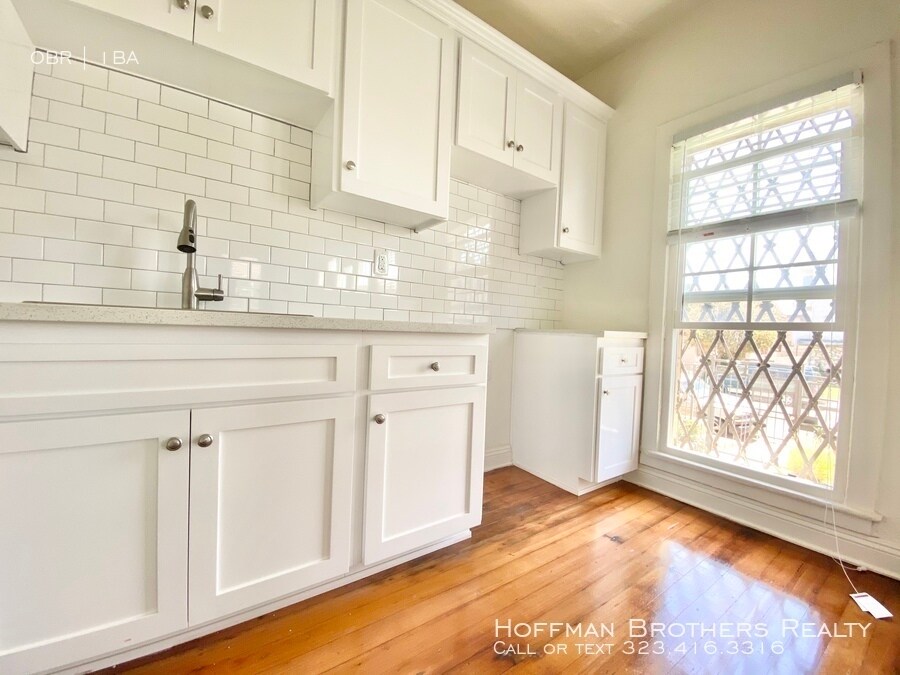 Foto principal - 5737 Lexington Ave Los Angeles CA 90038