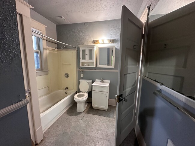 Foto del edificio - 2214 W Keefe Ave