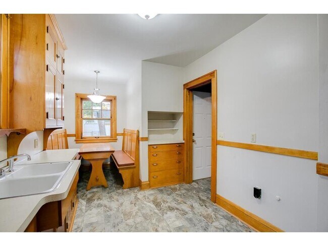 Foto del edificio - 4336 Bloomington Ave