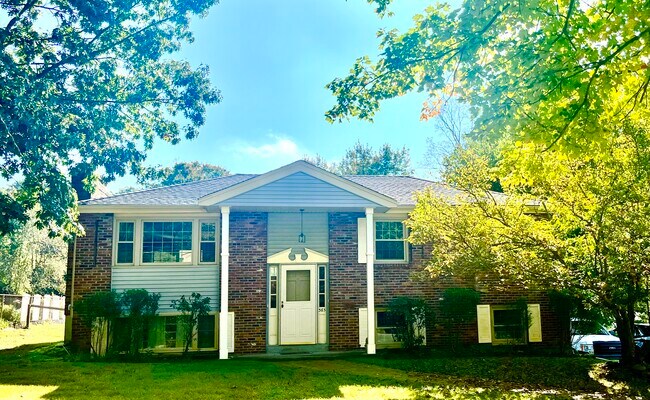 Foto del edificio - 385 Hartford Ave