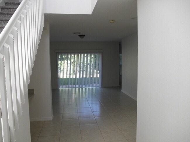 Foto del edificio - Estancia at Palm Springs