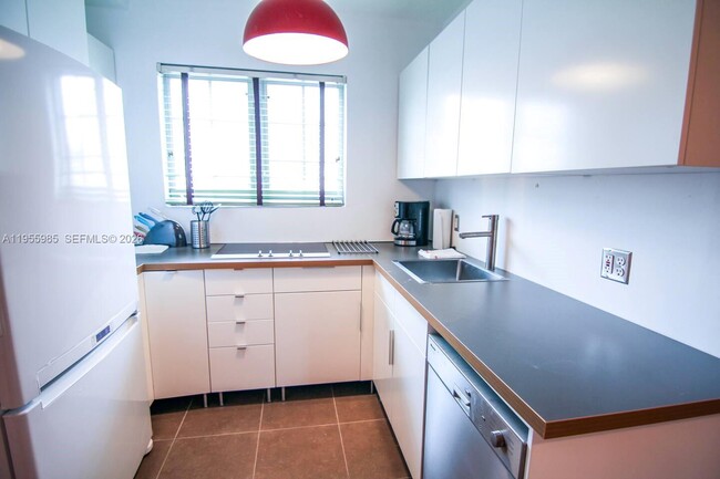 Building Photo - 400 Meridian Ave