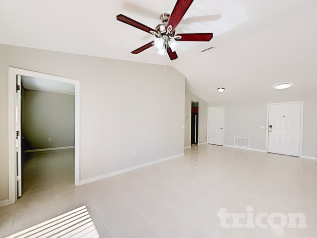 Building Photo - 651 Heraldo Ct