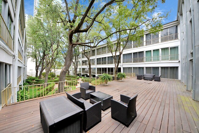 Foto del edificio - 5050 Ambassador Way