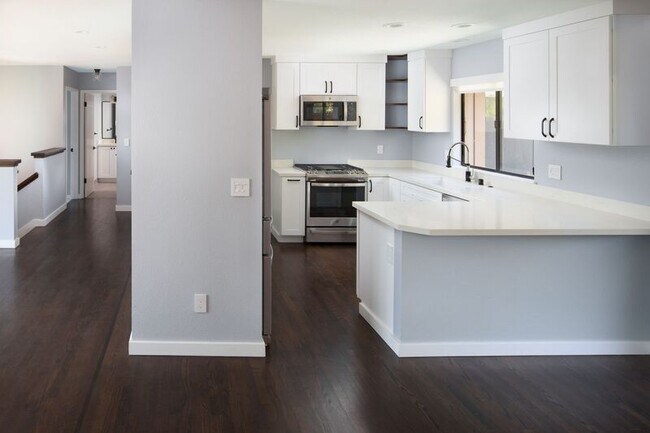 Foto del edificio - 42 Oakcrest Dr