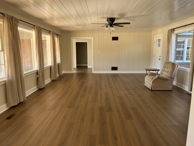 Building Photo - 2110 Broome Rd