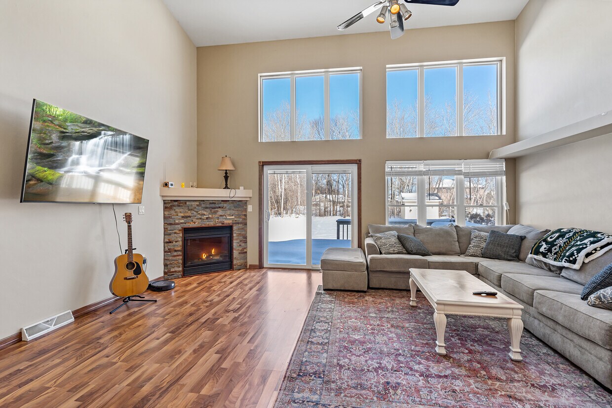 2077 River Point Ct, De Pere, WI 54115 Townhome Rentals in De Pere WI