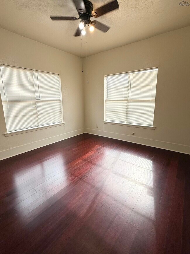 Foto del edificio - 2137 Avenue E