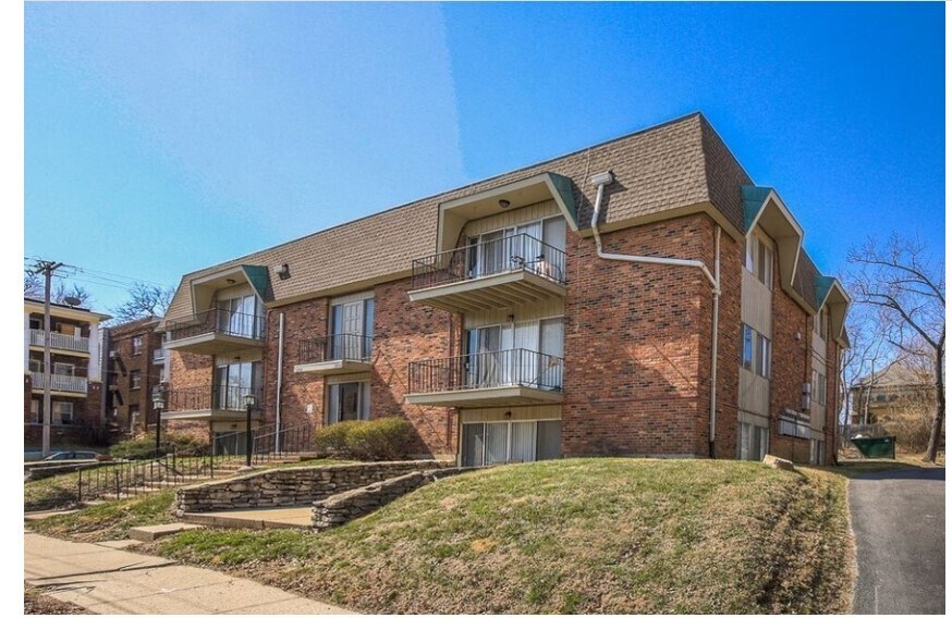 Primary Photo - 3740 Wyandotte St