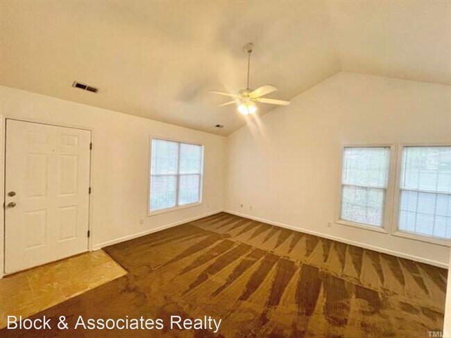 Building Photo - 2 br, 1 bath House - 422 Wall St